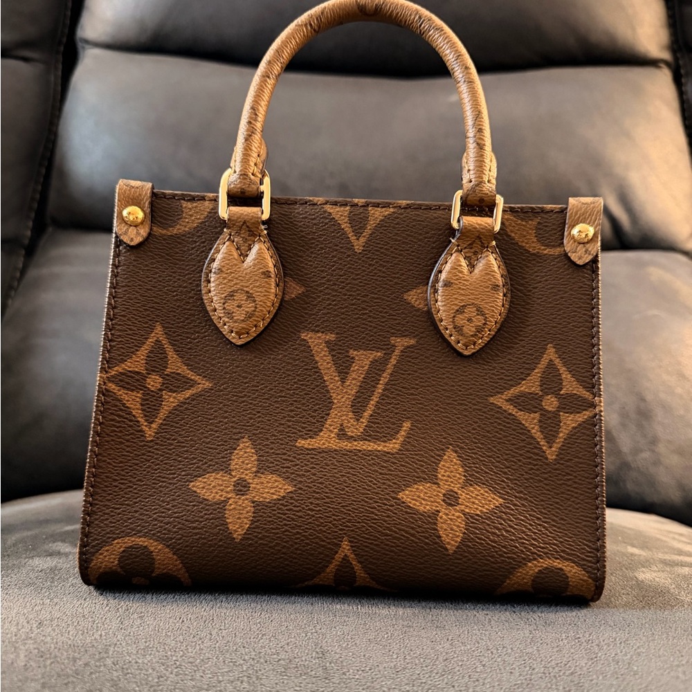 Louis Vuitton OnTheGo BB tote bag